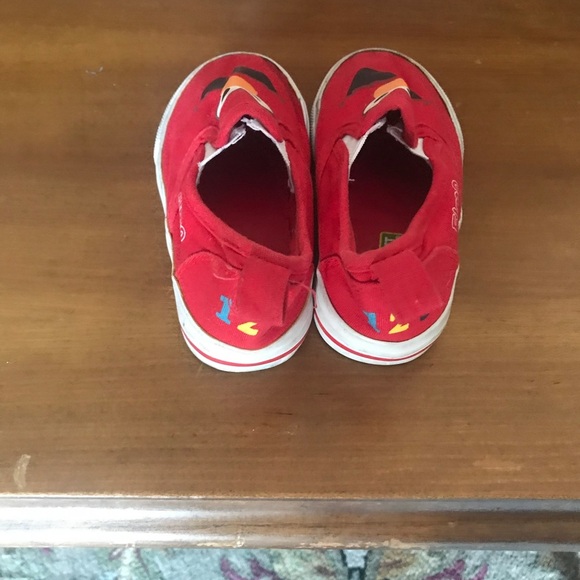 Sesame Street Cute Elmo Shoes - Picture 2 of 7